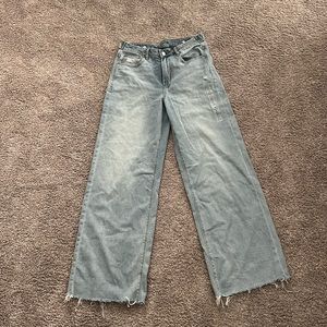 Women’s American Eagle distressed wide leg Jean. Size 6. New.